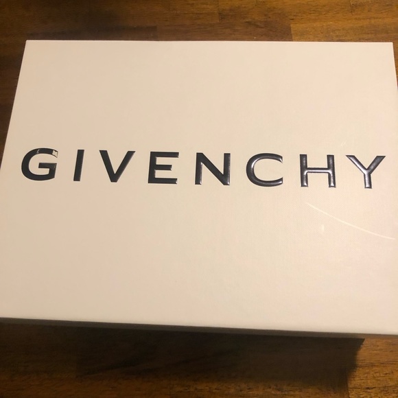 NIB $595 Givenchy Urban Street Monogram Metallic Leather Sneakers - Picture 15 of 16